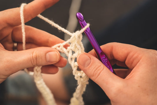 Le crochet : une tendance durable dans la mode contemporaine